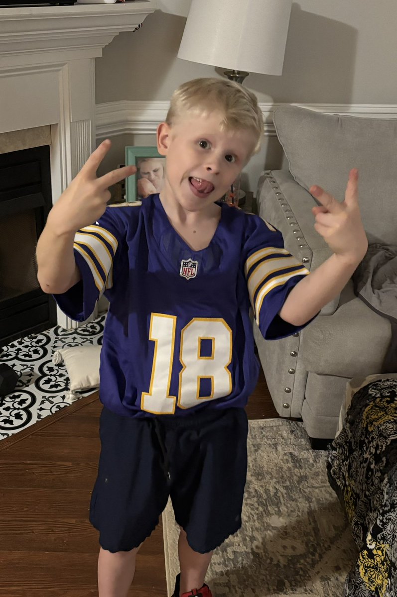 TL_Cards's tweet photo. This is Hampton, recently discovered Omarion Hampton. So let’s see what #chargers you have of him! @CardPurchaser https://t.co/Q54N6EJcPU
