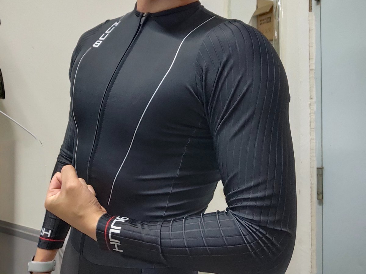 Bajoral1's tweet photo. 寝室惊现紧身衣变态🥵 https://t.co/Ku4oV2SgSi