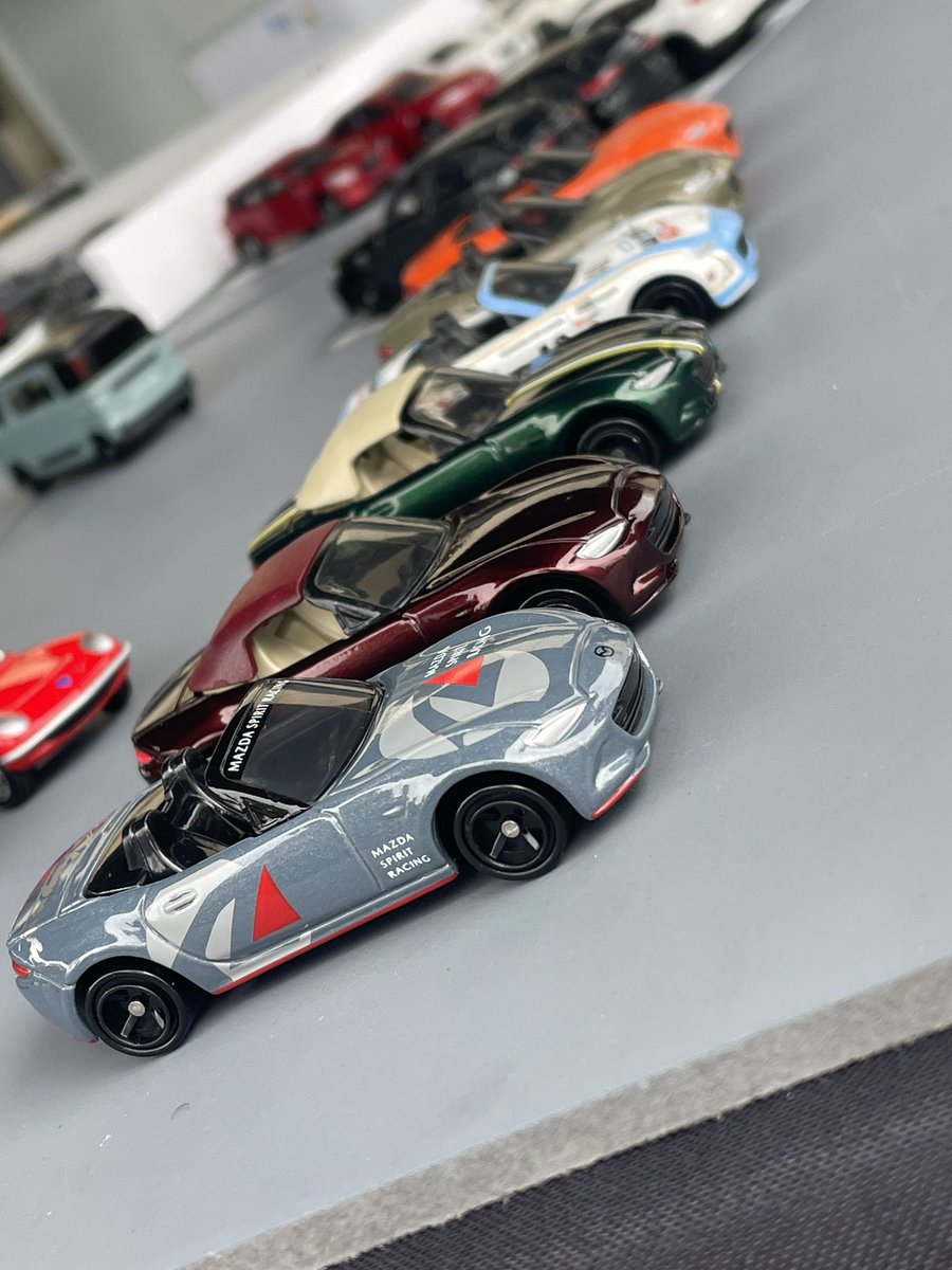 限定ロドのトミカ、ずらっと並べてみました〜🚗✨ コレクション感が