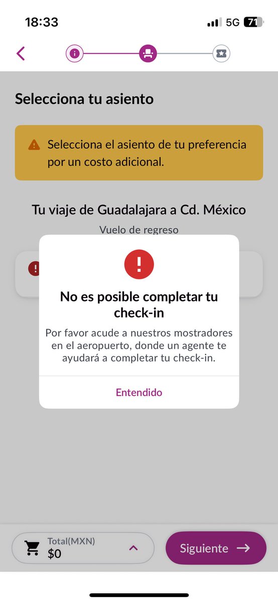 ClienteDeAPie's tweet photo. Colapsó la app de @viajaVolaris al igual que las filas en el aeropuerto para el check in “manual” https://t.co/PLnW6ycAqS