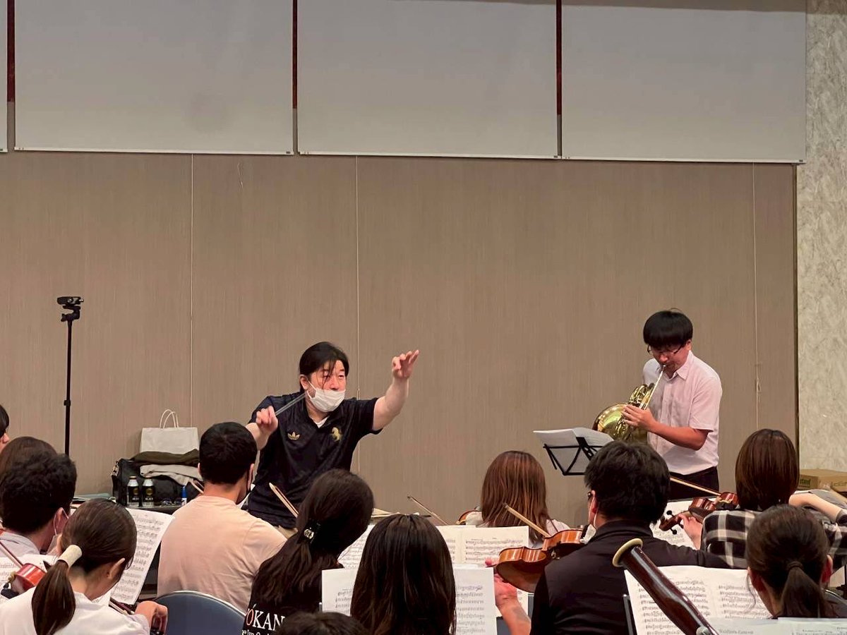 IyoOrchestra's tweet photo. 【最後の練習でした🎶】
9/27,28の2日間、定期演奏会に向けた最後の練習を行いました。
岸先生の代吹きによるホルン協奏曲や、ドヴォルザークは全曲通しを行うなど、本番を見据えた調整ができました。

10/12(日)の本番までいよいよ残り1週間！
ぜひ会場で、私たちの音楽を体感してください🎻 https://t.co/iwSlKmTtuU