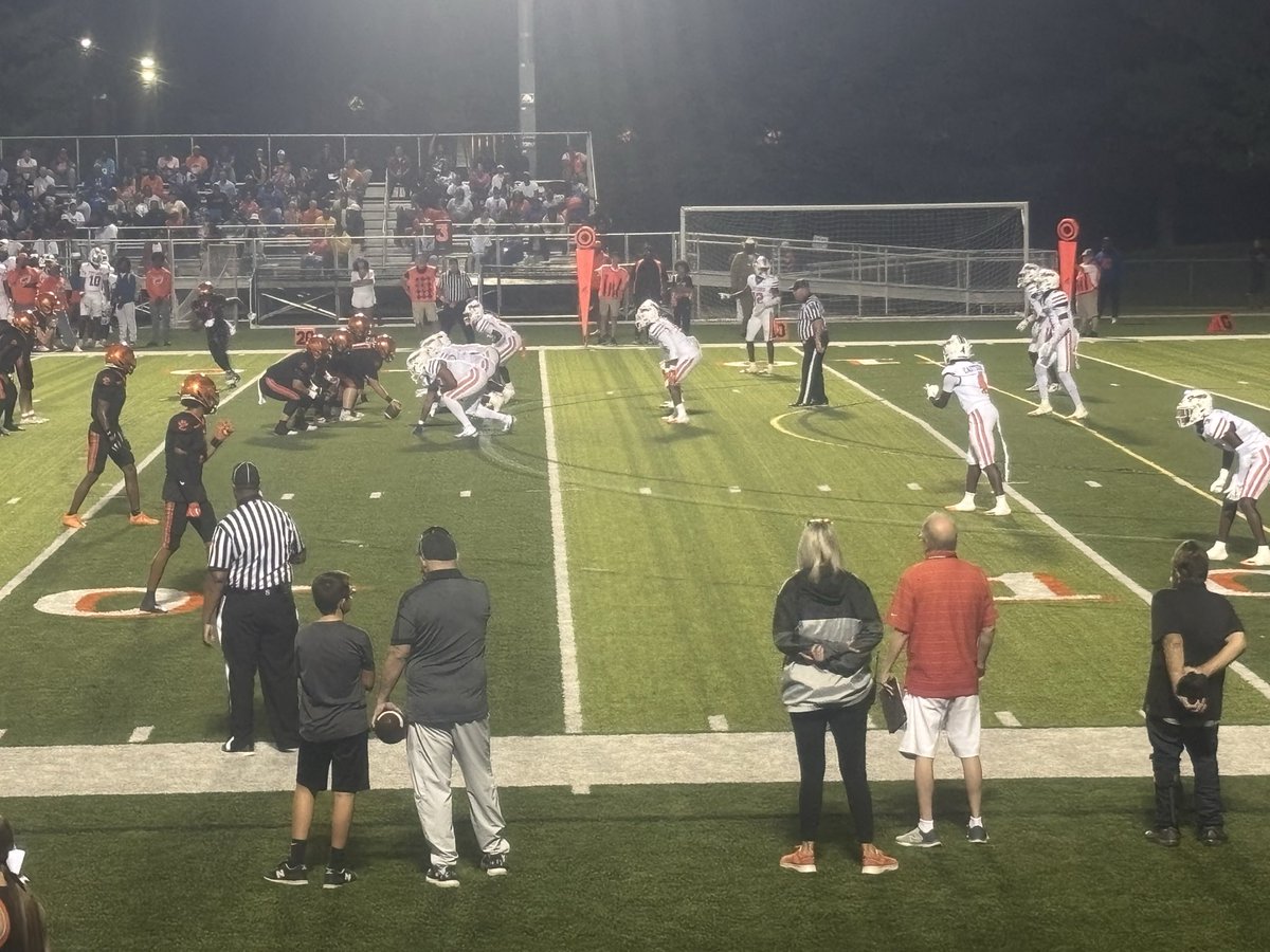 MarkHassider81's tweet photo. Edwardsville-East St Louis game https://t.co/oJcpXUGRt6
