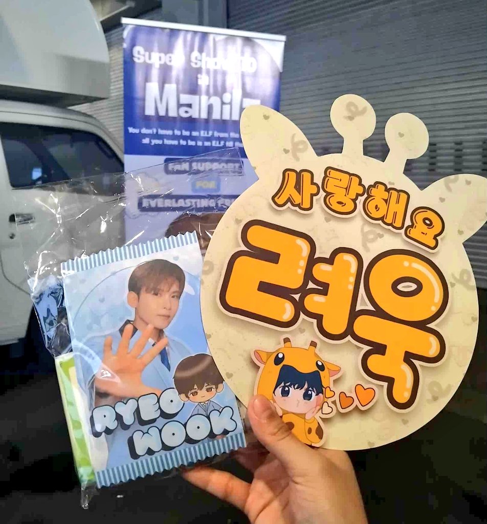 RyeongPH's tweet photo. #SS10inMANILA

E.L.F.s~~ it's D-DAY!! 😍💙✨️ 

Visit us at RyeongPH booth located at MOA Arena Pacific Drive to get these #RYEOWOOK freebie packs and giraffe banners (limited)! 

See you~~ 💙 

#SJFIESTA25
@9ryeong9 #려욱 #령구 https://t.co/LgWkpYHGLa