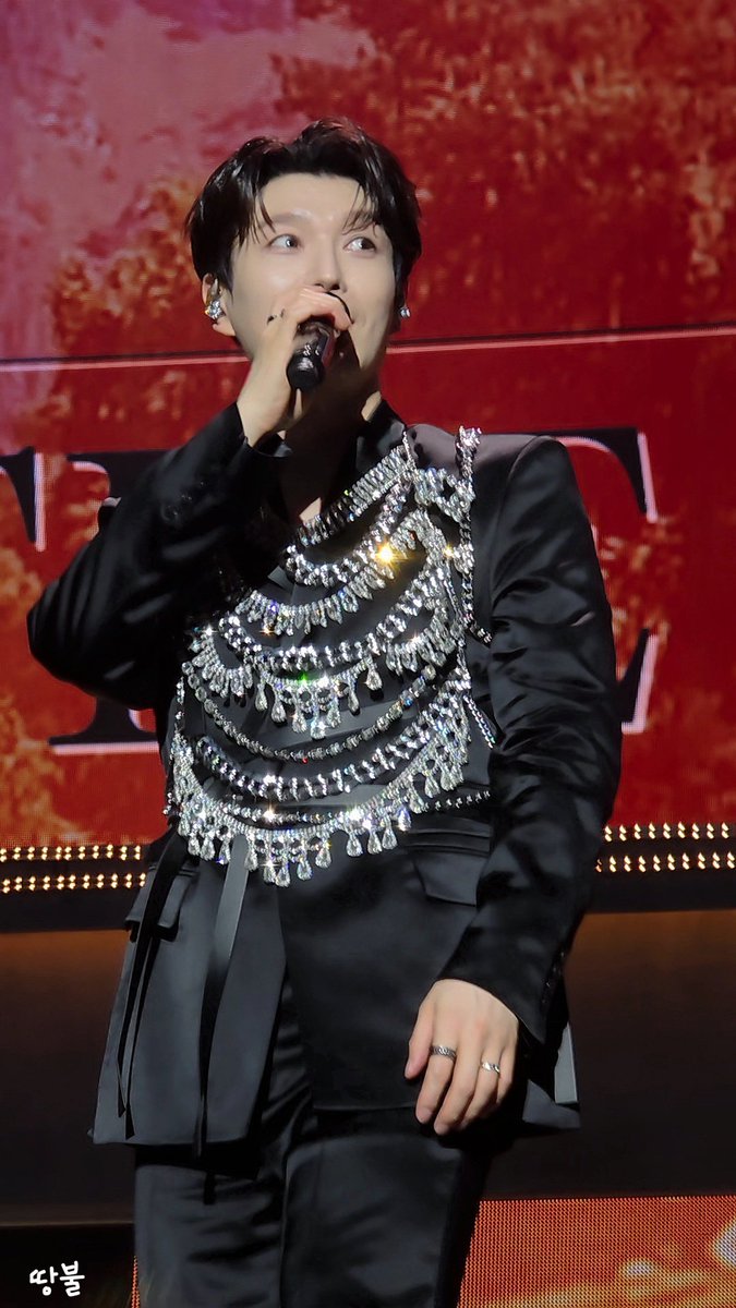 공연 중간중간 나오는 맑눈광씌