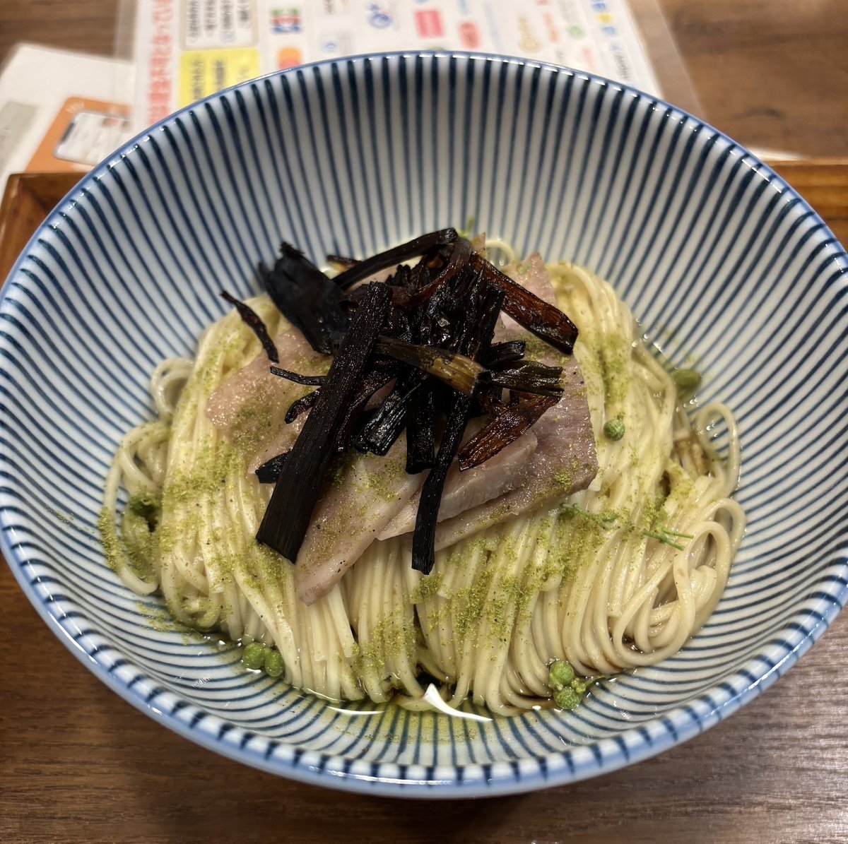 昨日食べたけど今すぐ食べたい。
「世界で最もクールな街」1位に選出された神保町に相応しいお店。いつ来ても刺激的で楽しいラーメンが食べられる。

『キッチンきらく@神保町』は沼るよ。