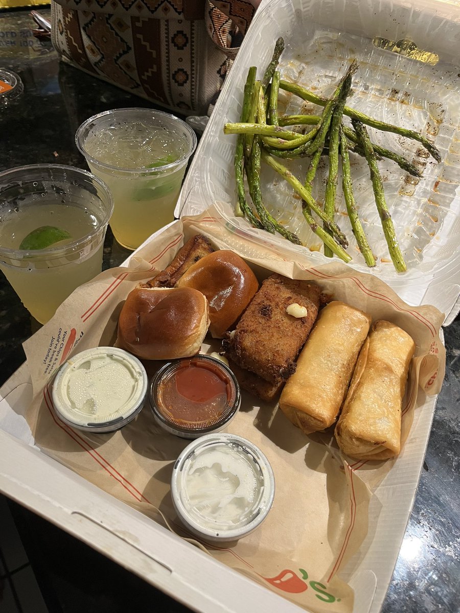 jamielwilliams's tweet photo. @Chilis Really.. one night a year and this is what we get for almost $70 😵‍💫Where is our three of everything 😭 https://t.co/0Q1soPbDCT