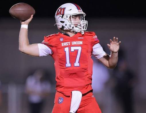 Black Hat 🏈’s 5th Large School MVP candidate? QB Kirk Simoni leads The 209’s winningest team, averaging 236 yards offenseq with 23 TDs and 0 INTs for 6-0 East Union🤩 Oakdale’s Wes Burford, Manteca’s Nikko Juarez, Chavez’s Elijah Walker &amp; Atwater’s Sylas Austin join Simoni🤠