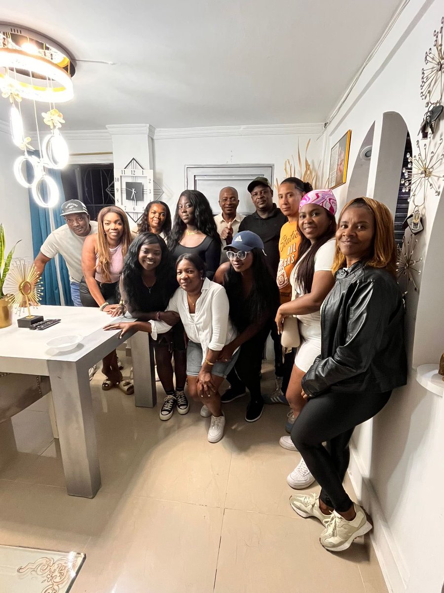 Hoy compartimos una reunión muy especial con personas cercanas y familiares.

Conversamos sobre lo que nos une: nuestras raíces, nuestra comunidad y ese deseo profundo de construir algo mejor juntos. Escuchar, conectar y recordar de dónde venimos, también es parte del camino. 🤝