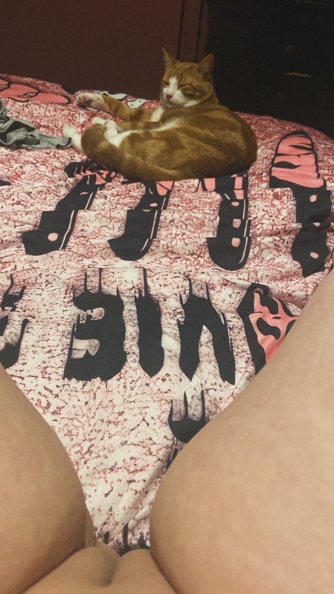 Georgialouu446's tweet photo. Theres 2 pussies in this pic ๐คซ๐คซ๐คซ #bbw #onlyfansdaily #ContentCreation #nsfw #onlyfans #onlyfanspartner https://t.co/EDksnt5CoV