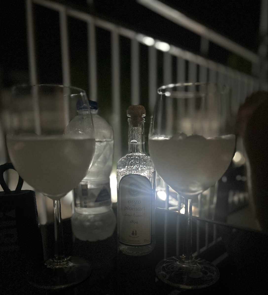 Es ist 3:51 Uhr und zwo Meenzer schließen Nikosia offiziell ab.
#Mainz05 #Mainz #MainzerInternational