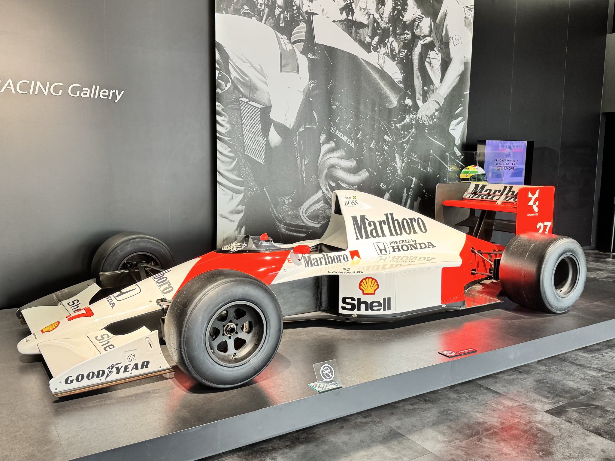 フォト絵本　レーシングカーあつまれ フォト絵本 レーシングカーあつまれ - メルカリ