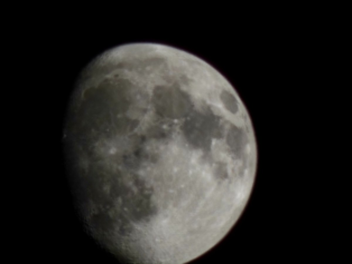 I can't seem to hold still, the moon shot is a bit blurry...

Good night my friends. Look up at the moon... we're looking at the same moon and i'm sending you wishes for a beautiful night!
