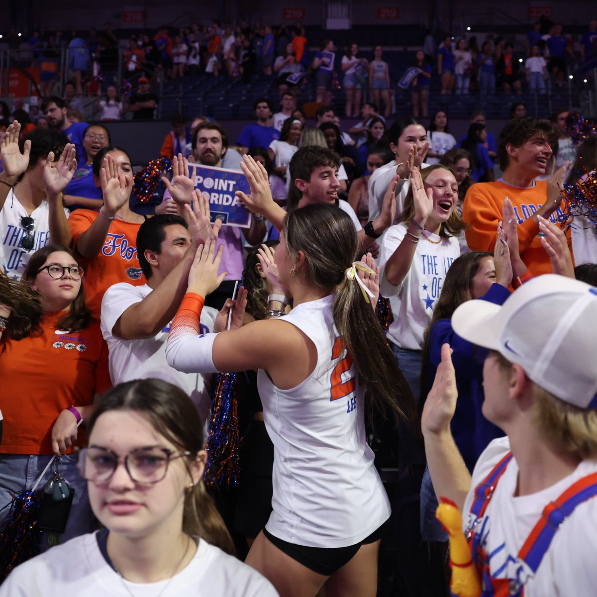 GatorsVB's tweet photo. feelin' famous 😱 https://t.co/Gdt8VGpHI4