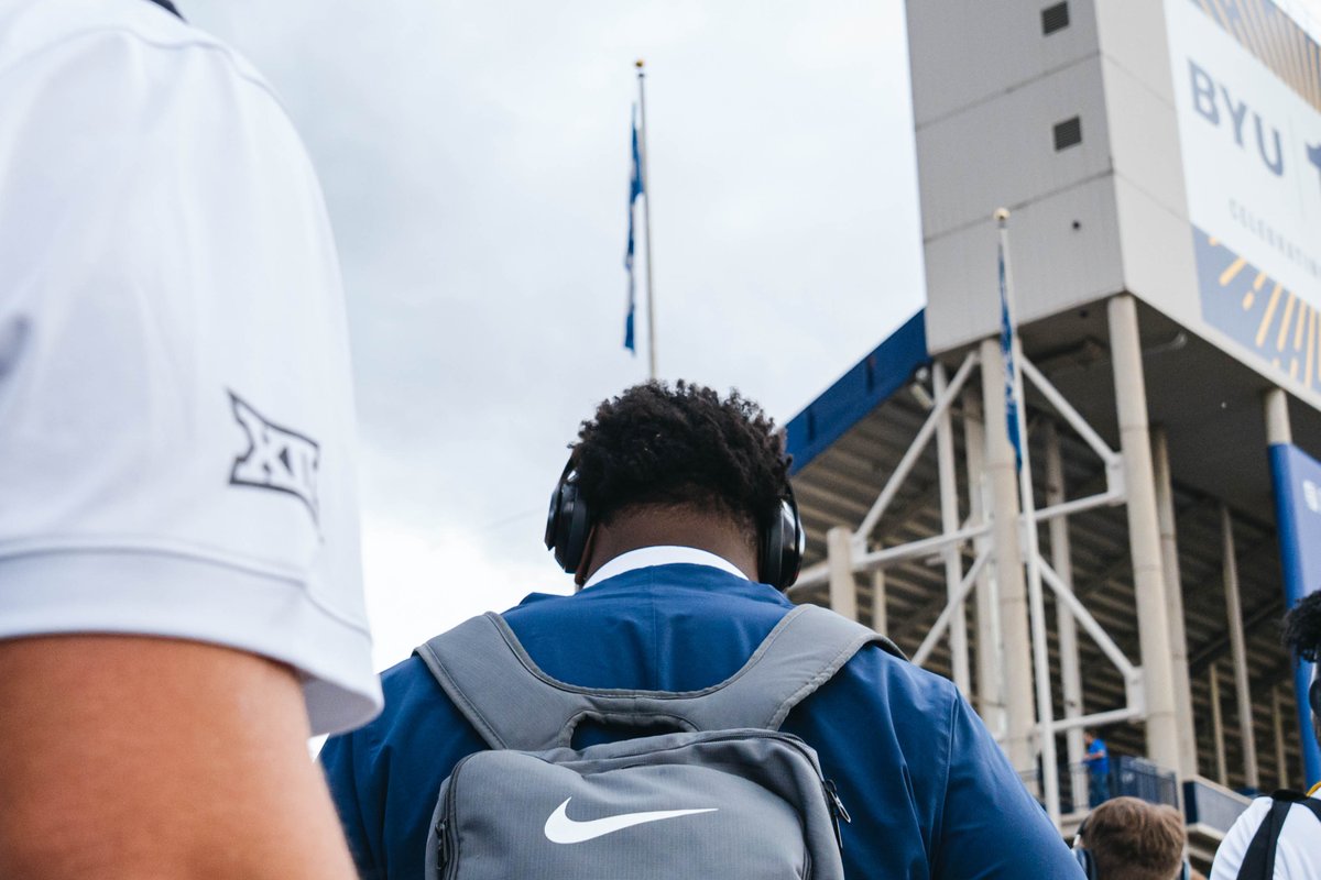 WVUfootball's tweet image. Late night arrival 🌙