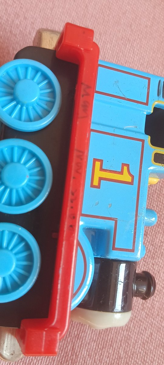 Edward394187618's tweet photo. It's the two LC Thomas trains I bought before! https://t.co/tnC21teyy7