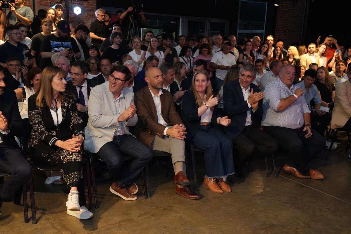 Fabian_Bastia's tweet image. 🏅 Cuenta regresiva para los Juegos Suramericanos 2026.
Hoy dimos un paso histórico para la Provincia y para nuestro país: presentamos a la mascota #Capi y lanzamos los Juegos Suramericanos 2026.
La Provincia de Santa Fe será sede de una competencia que no solo celebra el…