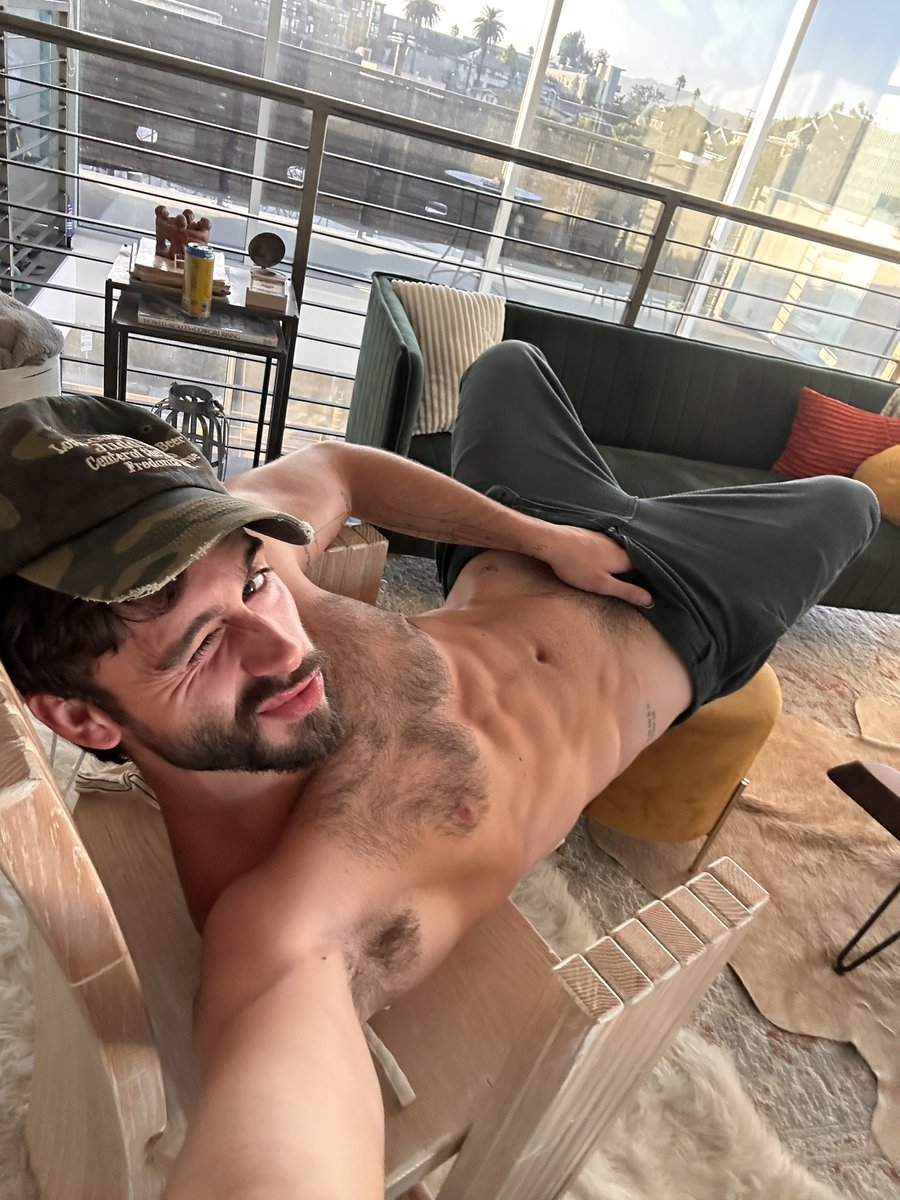 mavericksmanner's tweet photo. Retweet if I’m ur type 🙈 https://t.co/hz6aar8g7V