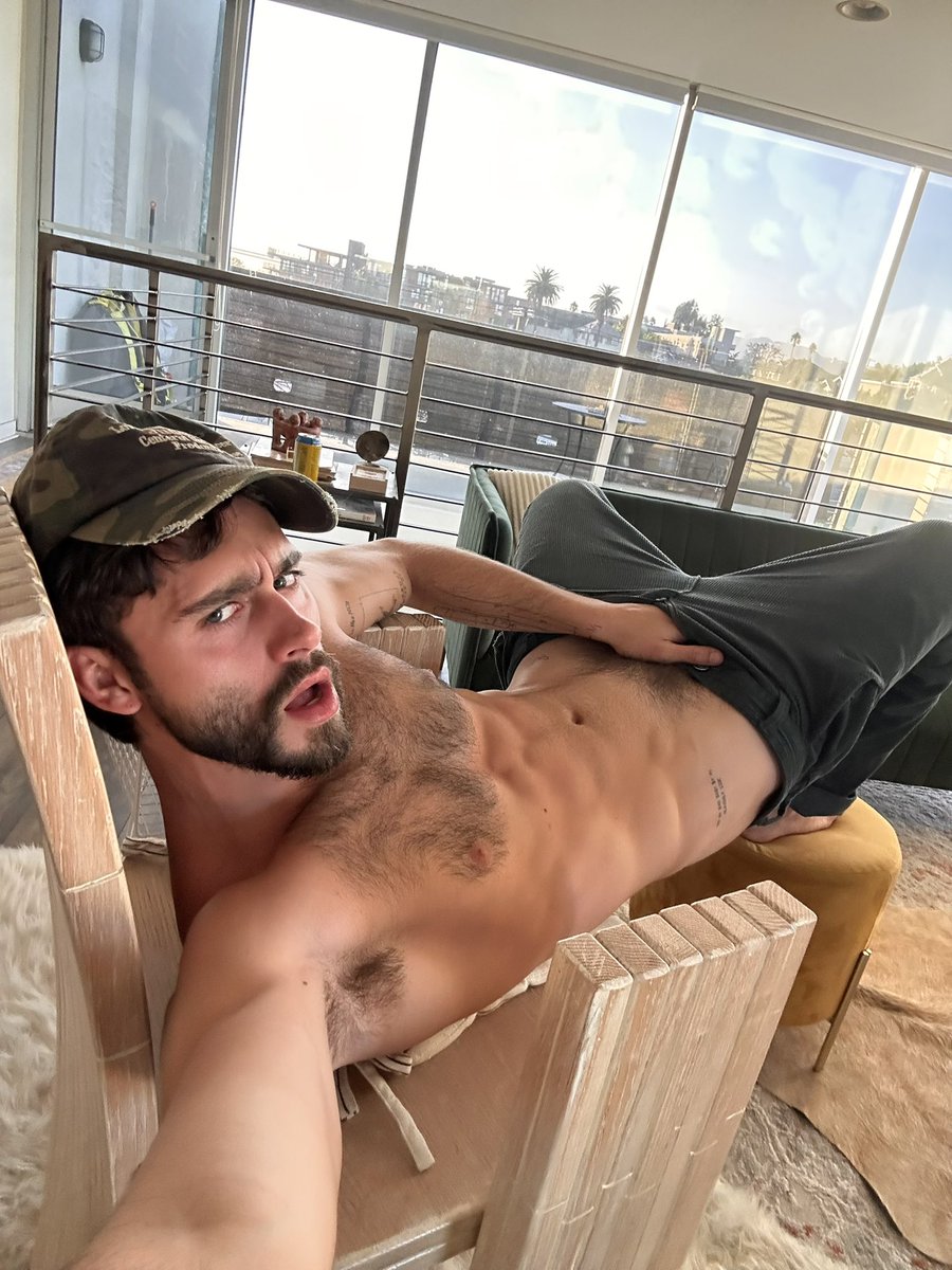 mavericksmanner's tweet photo. Retweet if I’m ur type 🙈 https://t.co/hz6aar8g7V