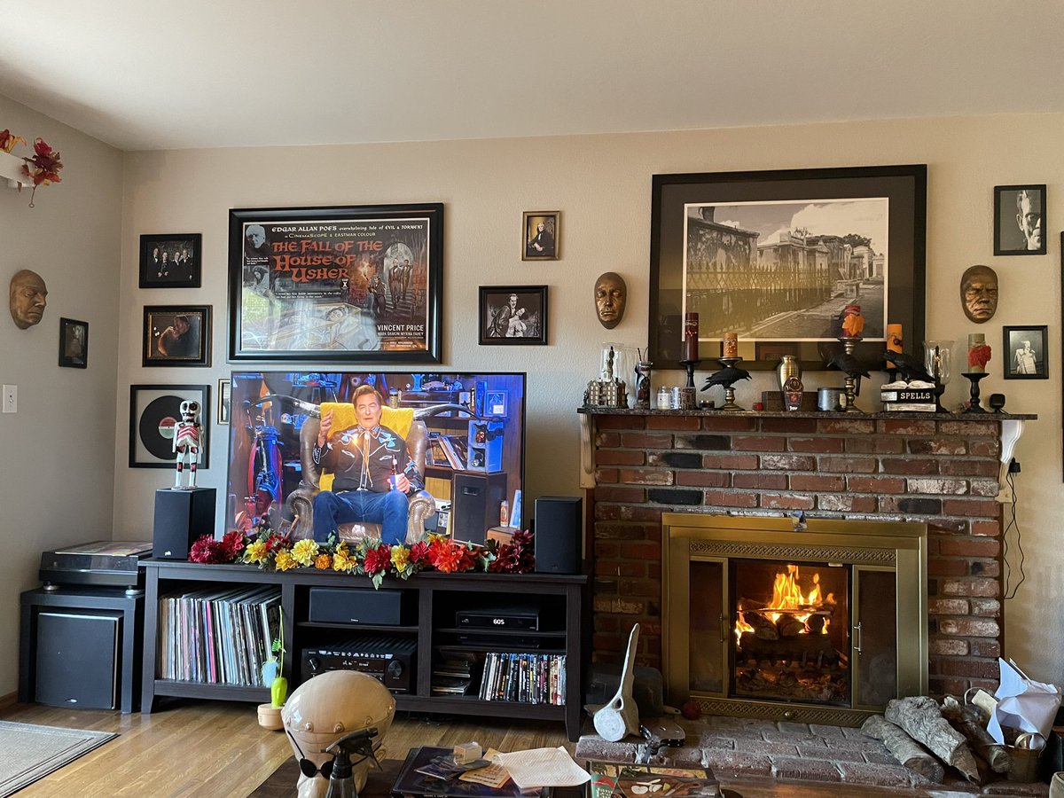 Excited for tonight’s #thelastdrivein. Fire going and food on the way. #MutantFam <a href="/kinky_horror/">Diana “Darcy the Mail Ghoul” Prince 🎃💌</a>