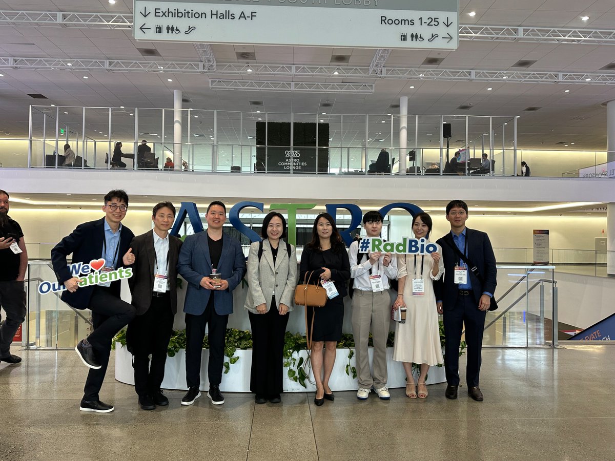jihyunRadOnc's tweet image. Korean gathering at #ASTRO25 (SNUH staff/alumni + special guest @changjeesuk1 ). Hope the residents who are back can join too next year! @jbs_ro_snuh