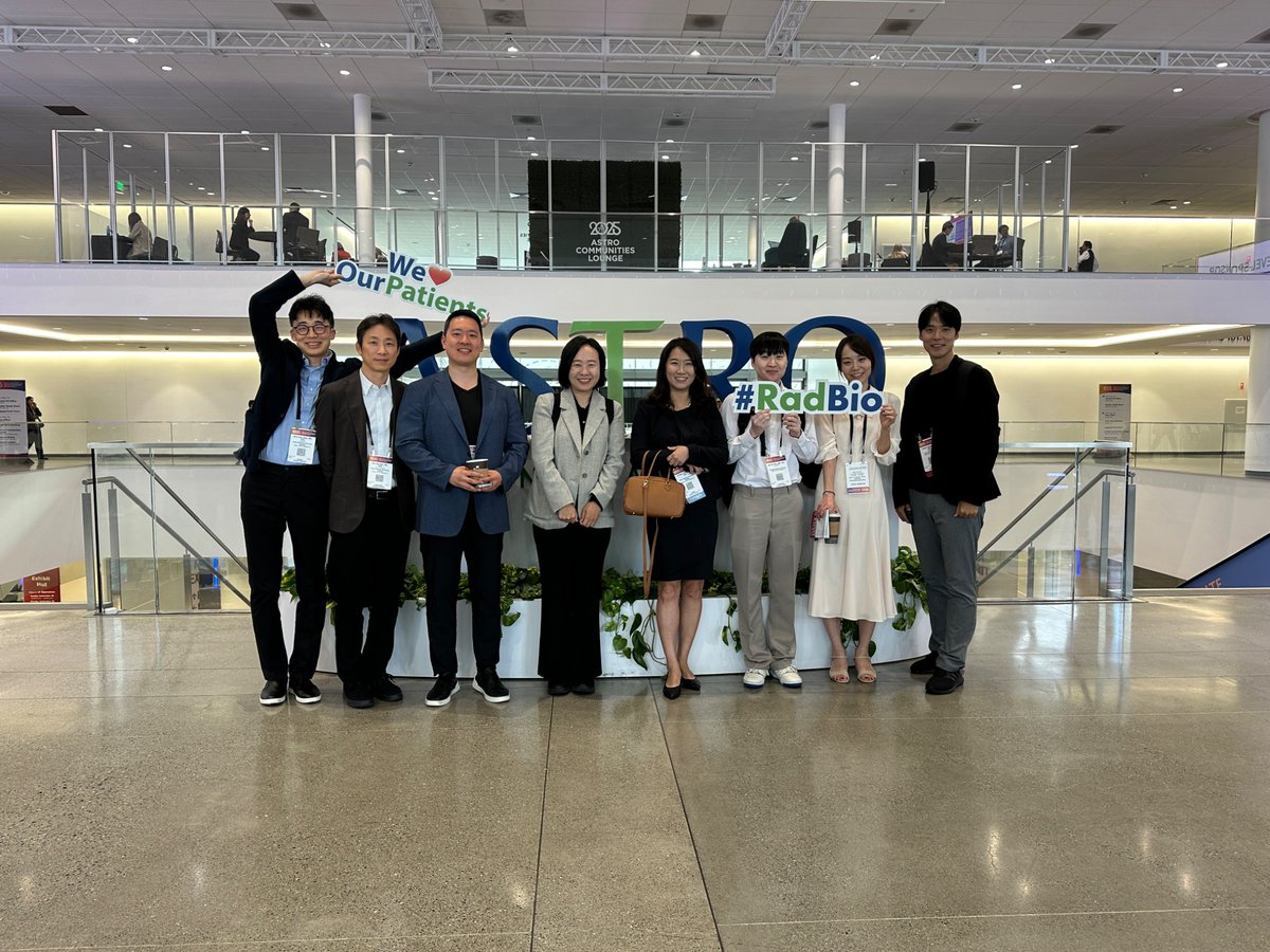 jihyunRadOnc's tweet image. Korean gathering at #ASTRO25 (SNUH staff/alumni + special guest @changjeesuk1 ). Hope the residents who are back can join too next year! @jbs_ro_snuh