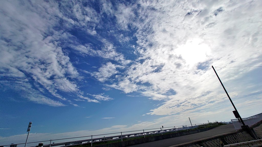 _dee_hii's tweet image. おはようございます☀

まぁいろいろ細けーこと言わねーで
別にいいじゃねーか
オレの生活が変わるわけでもねーし

そんな気分の土曜日

仕事張り切っていってきます

てきとーにおだやかに😉

#みんなの風景写真 #空がある風景  #you39RT  #イマソラ