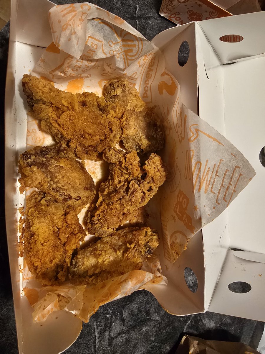 _simply_cyrs tweet media