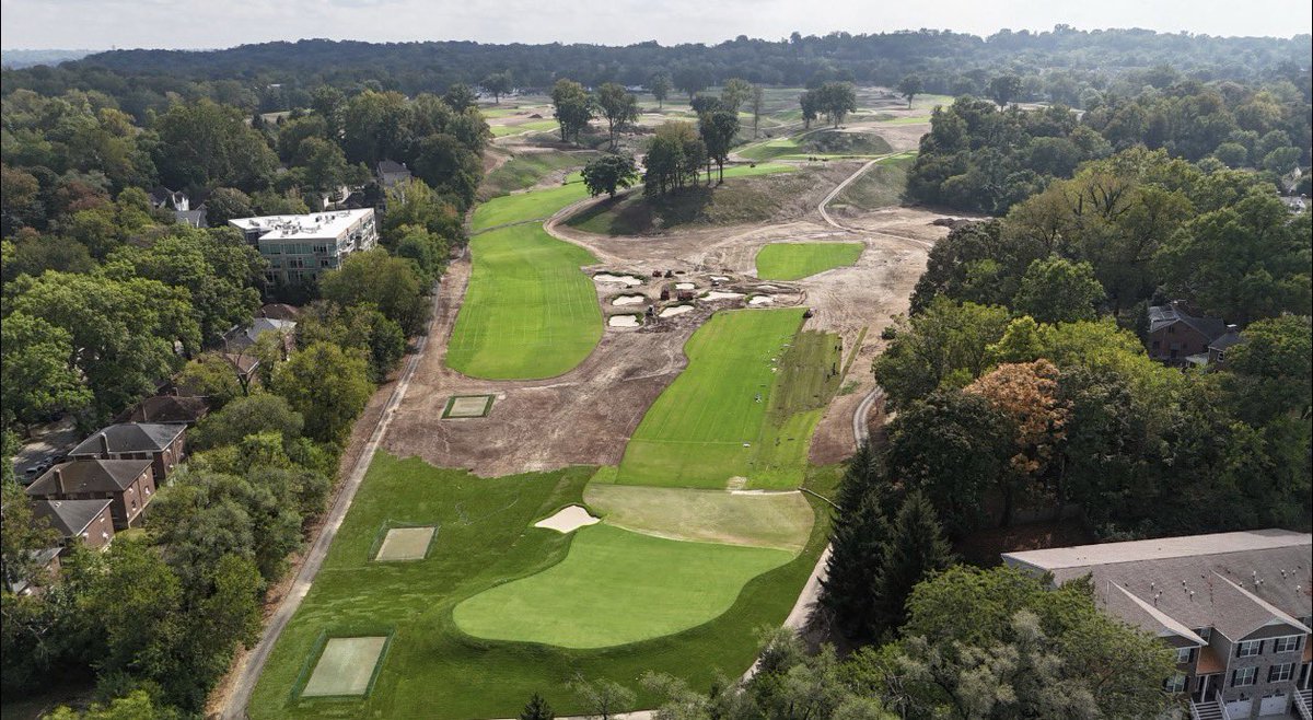TylerRaeDesign's tweet image. Hyde Park G&amp;amp;CC in Cincinnati, OH. An amazing piece of land with the wildest ravines and coolest par threes you could ever imagine. Kudos to @pobrienhpgcc Arron Garrett, @mcdonaldgolfinc @JimRyanGCDesign HPGCC Agronomy team for many long days. All greens grassed can 👀 finish line