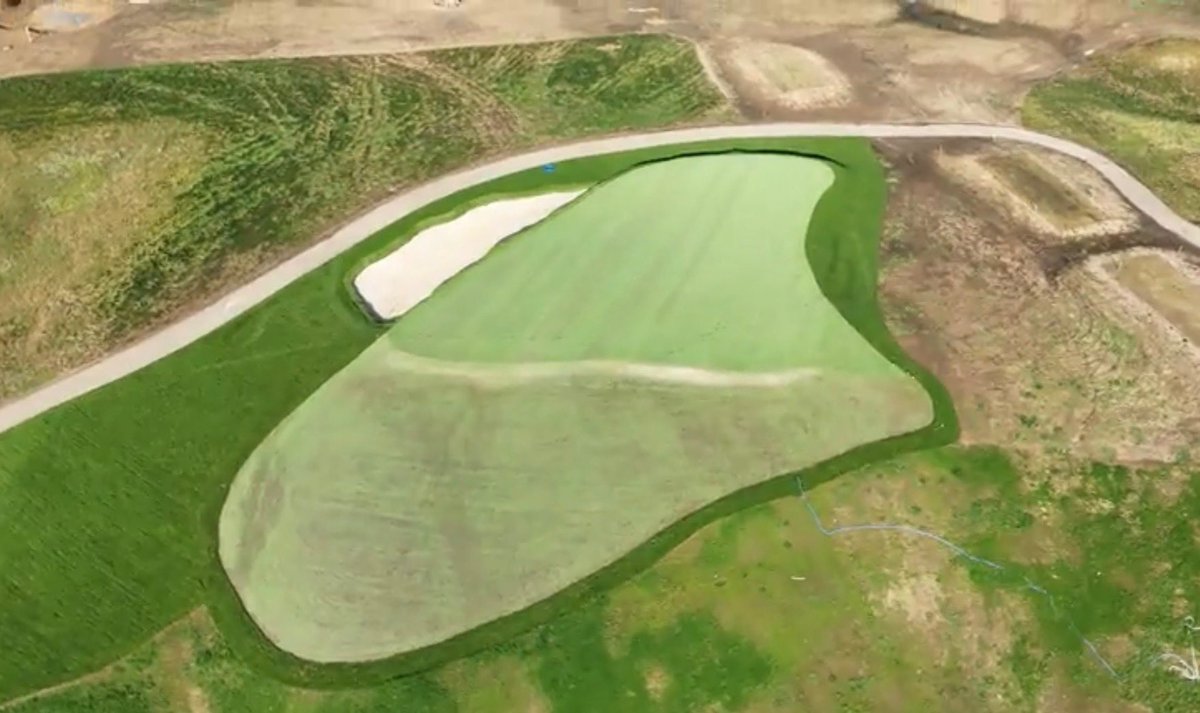 TylerRaeDesign's tweet image. Hyde Park G&amp;amp;CC in Cincinnati, OH. An amazing piece of land with the wildest ravines and coolest par threes you could ever imagine. Kudos to @pobrienhpgcc Arron Garrett, @mcdonaldgolfinc @JimRyanGCDesign HPGCC Agronomy team for many long days. All greens grassed can 👀 finish line