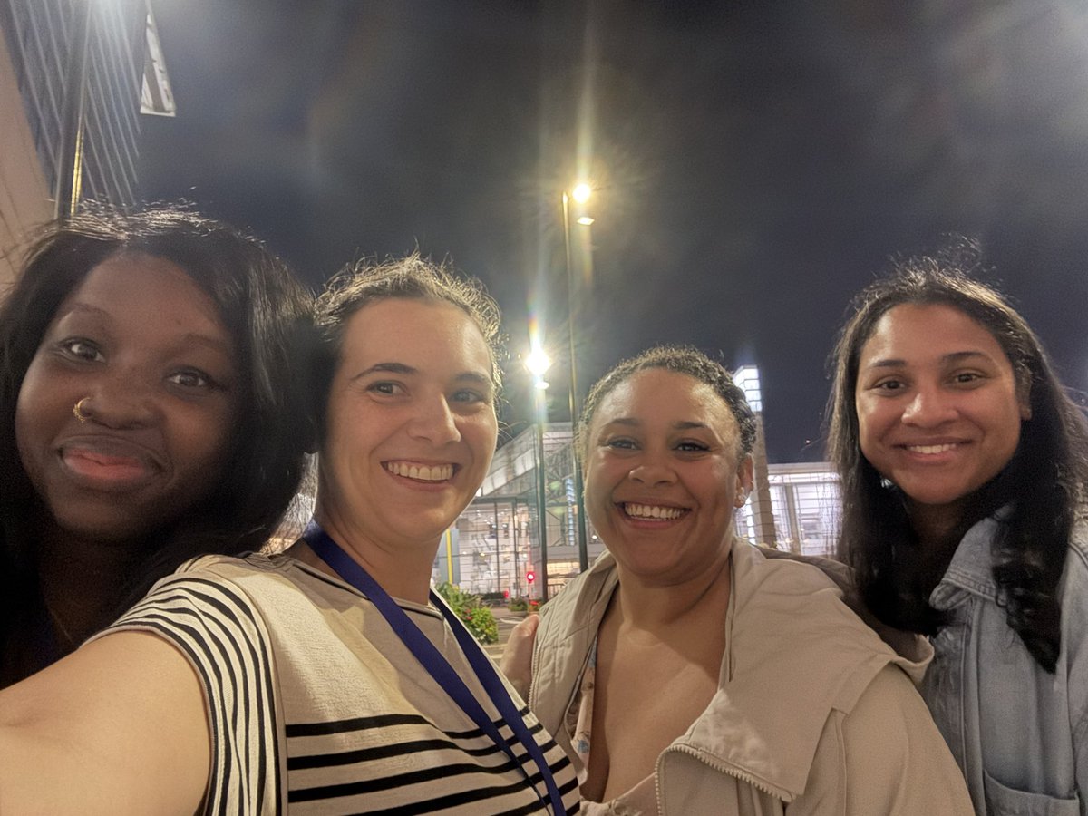 DesertTraumaMom's tweet image. Getting to spend the day with my awesome residents and fellow! #AWS2025 @WomenSurgeons @evalexan251 @KaylaIannarelli @rebekahhuckeby