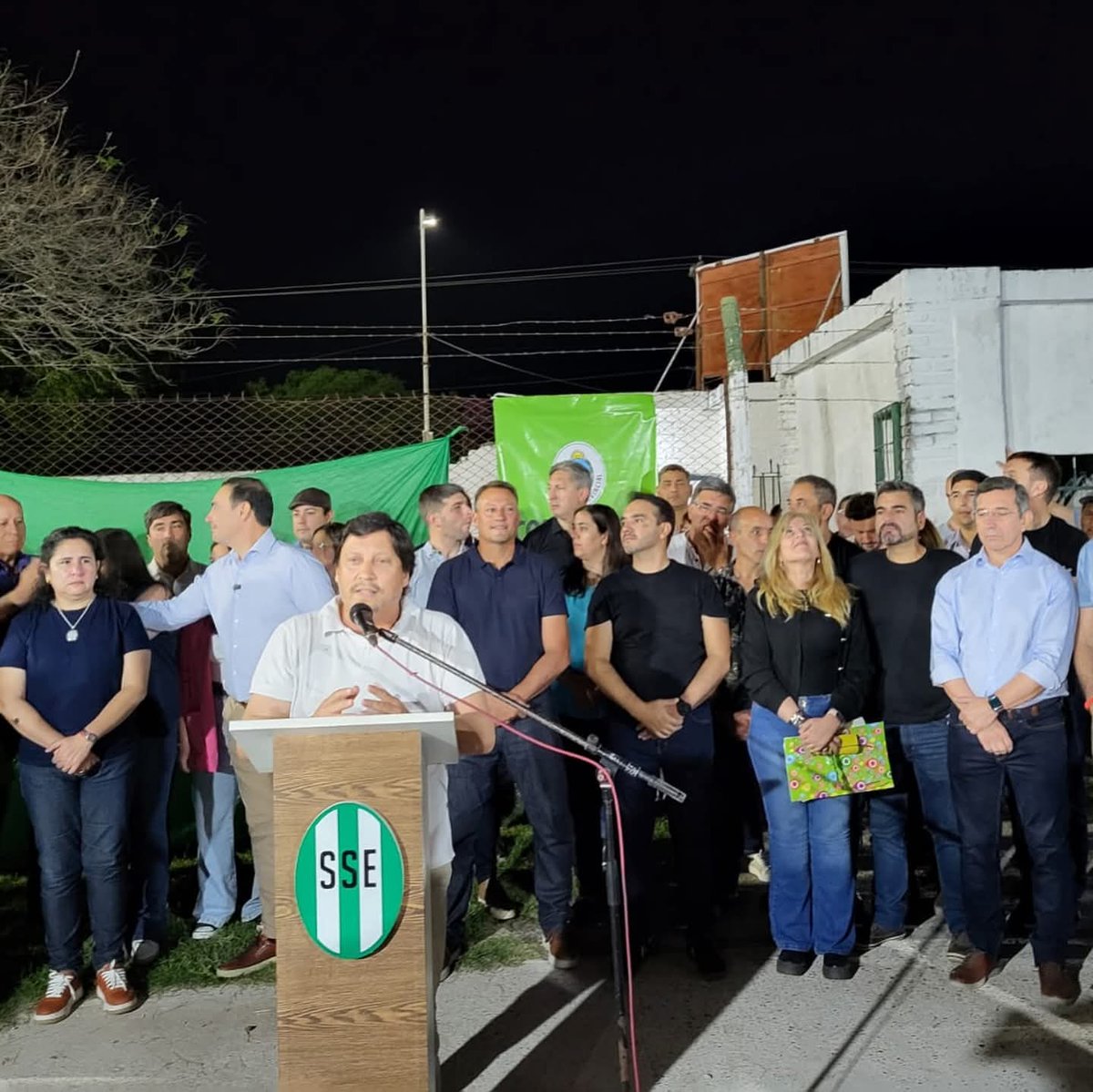 Inauguramos la iluminación de la Sociedad Sportiva Esquinense y entregamos bienes de capital del programa “Emprendedores Somos Todos”.

Junto al Gobernador de la Provincia <a href="/gustavovaldesok/">Gustavo Valdés</a> , seguimos apoyando el deporte, los emprendedores y el crecimiento de Esquina.