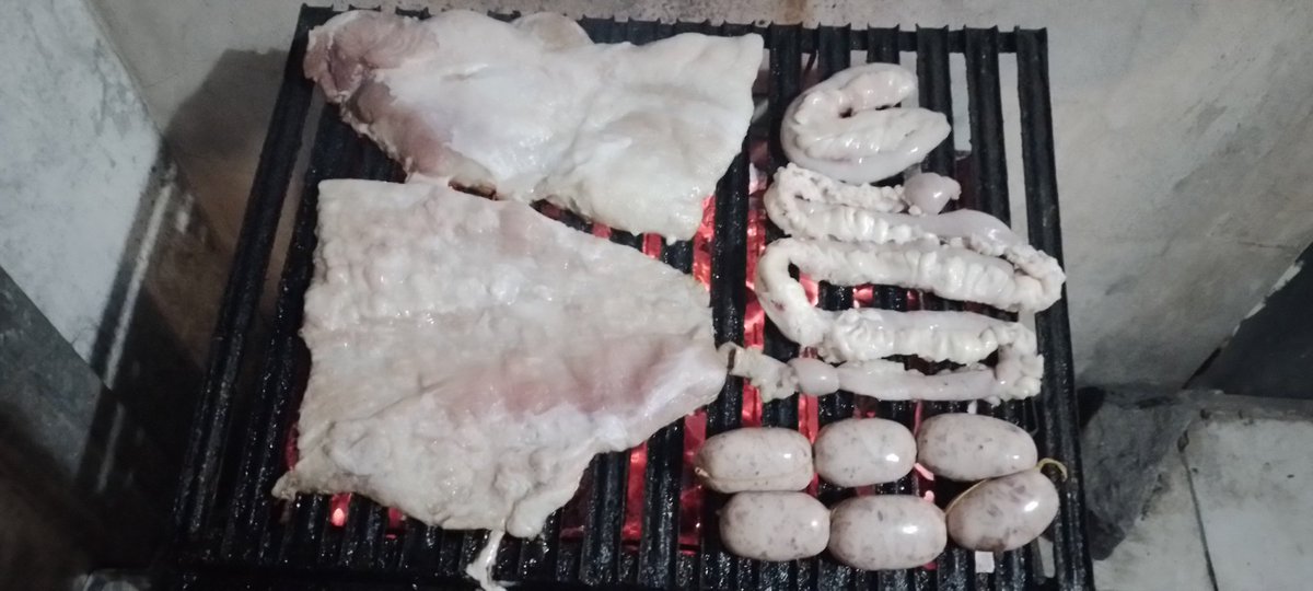 arielmora1977's tweet image. Y bueno, acá estamos festejando los 15 añitos de @InterPunkRadio esperando que Mati y Facu bailen el vals con "15 segundos" de @attaque77ok