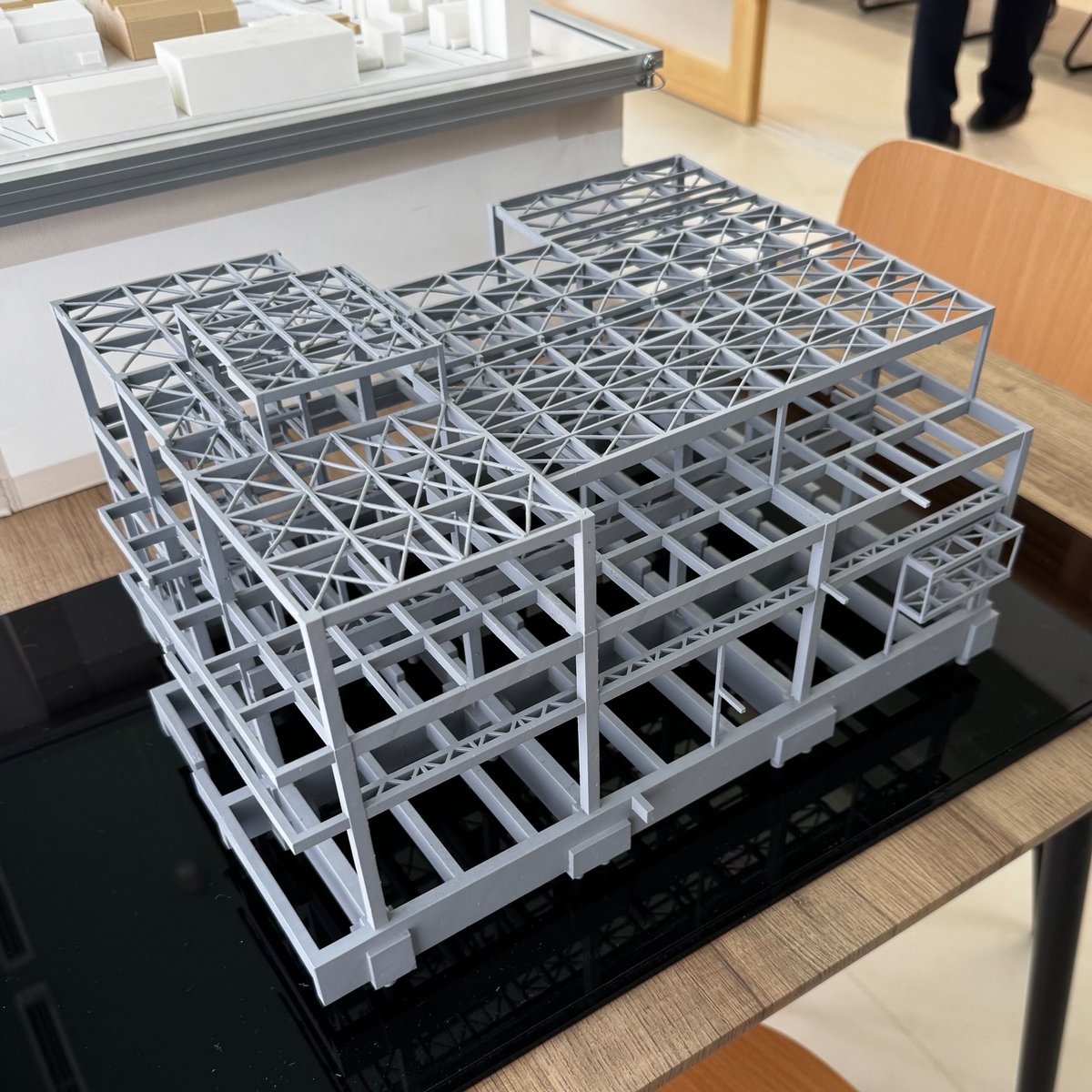lambda0319's tweet image. 建築家 東福さん @dtofuku さんと協働した名古屋市内の建物の竣工見学。
用途や階高の構成など、通常の建物とは違った建築。
模型にも竣工まで見届けて頂きました。
竣工おめでとうございました!