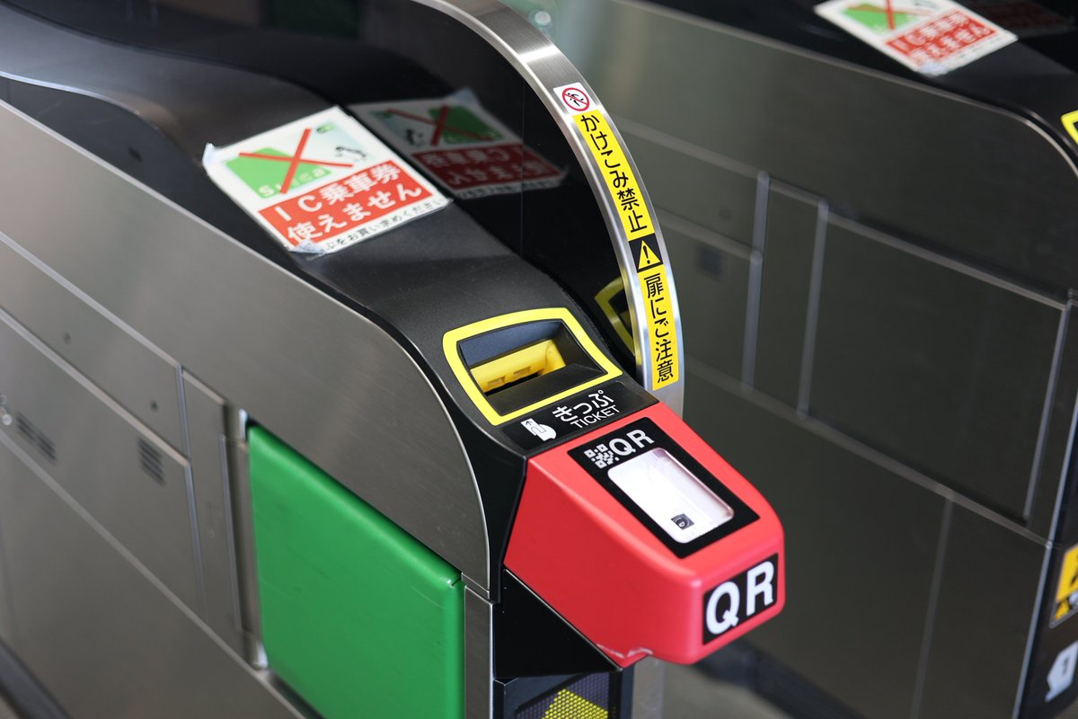 八戸駅の改札は新幹線と在来線分離型。最近盛岡もこのように改良済み