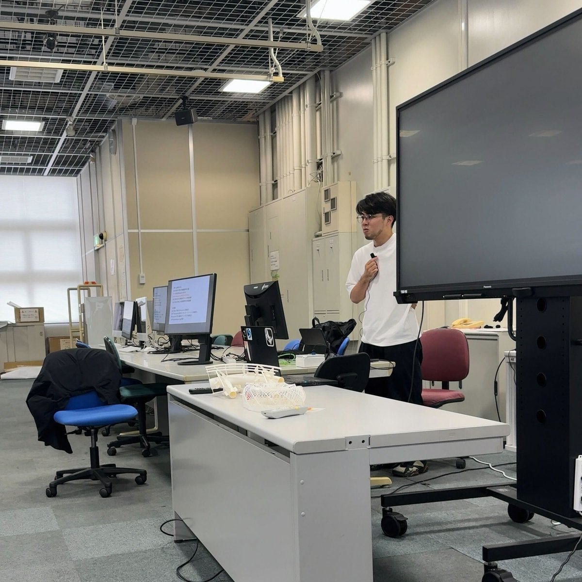 lambda0319's tweet image. 押山さんに東京からお越しいただき、まずはRhino演習。 少数精鋭の授業となりますが、Rhino+Grasshopper+EEL+3Dプリントまで一気に駆け抜けた授業となります。