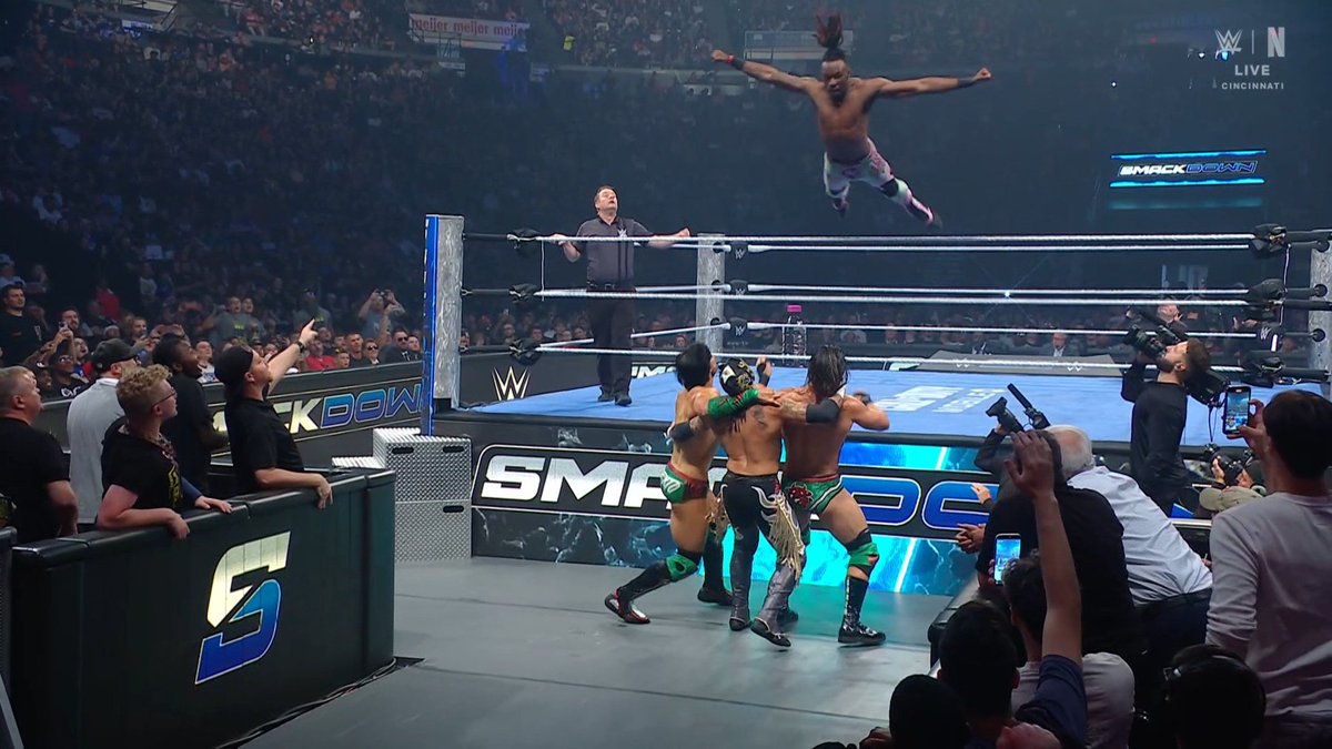 WrestleTalk_TV's tweet image. THE HEIGHT OF JE&apos;VON EVANS!