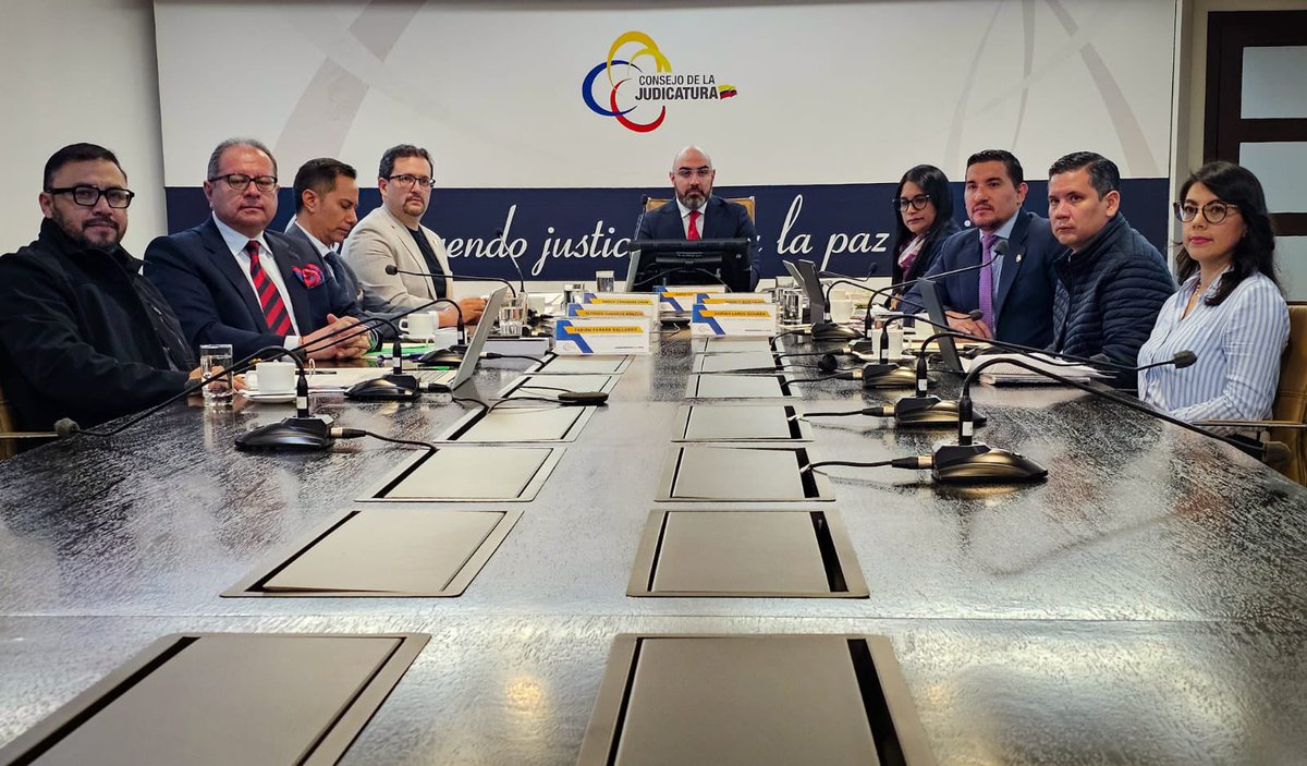 #ATENCIÓN
Se instala la sesión del Pleno del <a href="/CJudicaturaEc/">Consejo de la Judicatura</a> para designar a la autoridad que reemplazará al <a href="/FiscaliaEcuador/">Fiscalía Ecuador</a> Subrogante, en caso de ausencia temporal o definitiva, precidida por el Presidente del organismo Mario Godoy.

#Ecuador #ecuadormásjusto #ecuadorporlapaz