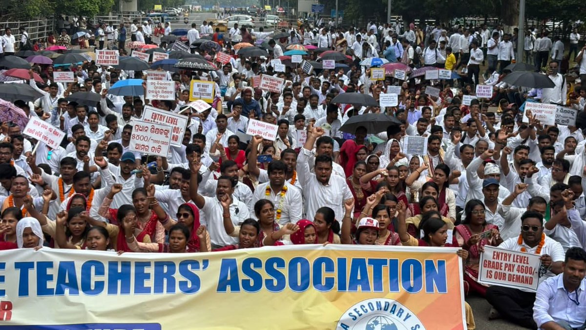Rahulkumarnan12's tweet photo. @CBTteachers @kanak_news @suryabanshibjp @NityanandaBJP @otvkhabar @PravatiPOdisha @dpradhanbjp #we_want_cadre_restructure
#Cadre_Restructure
#4600_Grade_Pay_for_HIGH_School_Teacher
#we_want_justice https://t.co/Epod9JWAc0