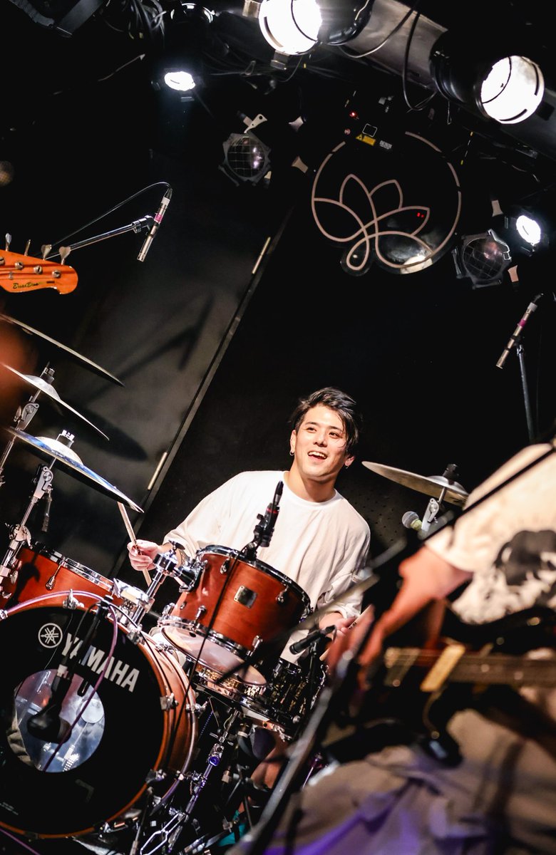 今日は南ロンのお誕生日！周りの輪をどんどん広げていくその人懐っこい性格にどれほど救われているのか、またステージ上でその爆発的なエネルギーにどれほど牽引されてるのか分かりません！彼の先には必ずいつも「楽しい」があります！一緒にいてくれて本当にありがとう！そしてハッピーバースデー⭐︎