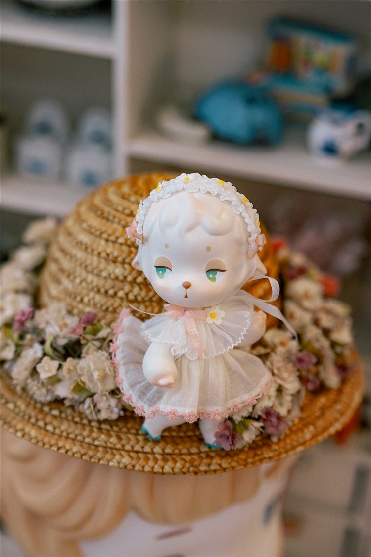 ブルーからグリーンへと移ろう瞳には、まるで万物が芽吹いているよう…

初代に続き、新葉ちゃんは再販のご要望が最も多かった子です。
そこで今回は、初代の復刻に合わせて新葉も復刻しました！
双子のような2匹の小羊たち、ぜひお迎えください~

＃QLYwork

日本通販：qlywork.jp