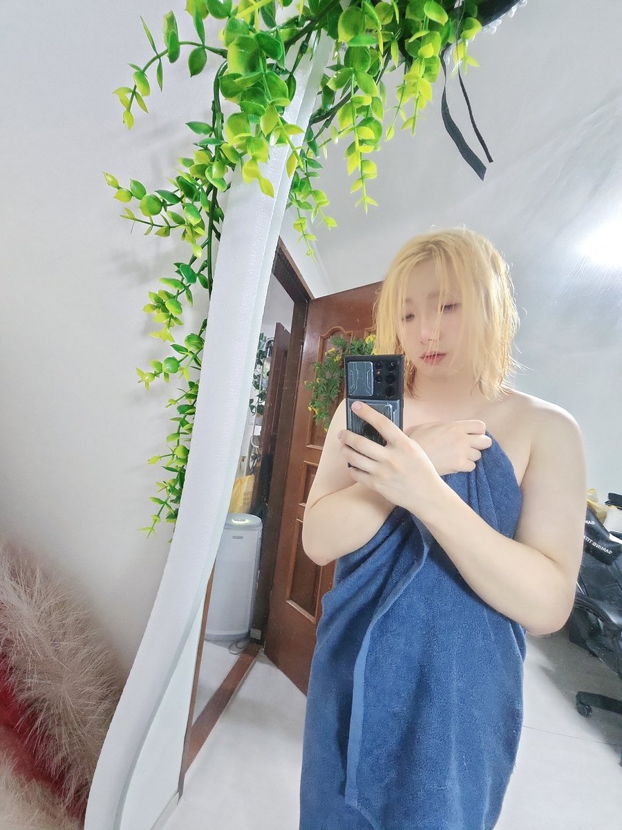 johnsenbil's tweet photo. 샤워 직후가 가장 설레 왜일까...><
#트젠 #CD #crossdresser #nonbinary #polyamor #pansexual https://t.co/iMqyWF8RMC