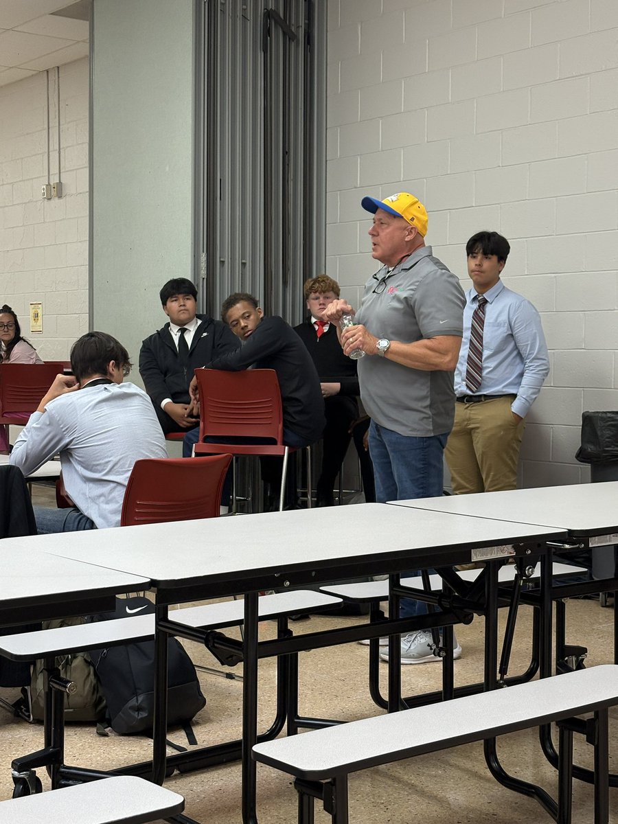 CoachMHendricks's tweet image. Kingsway 33 Hammonton 0
Go Dragons 🐉 |  Pink Out

First sellout in school history.

Appreciate Pink Clover for speaking to our players about what’s important in life.

@22Boosters