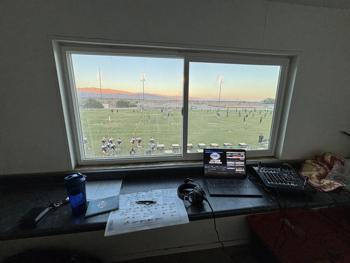 Homecoming to start DEL play 4-1 Xavier Prep hosting 3-2 Palm Desert in the battle for Cook Street. Xavier looking to tie their best start in program history. Kickoff in 30 minutes. Tune in on <a href="/FOXSportsPS/">FOX Sports Palm Springs</a>, YouTube,and iHeartRadio

youtube.com/live/UpFLZksp3…