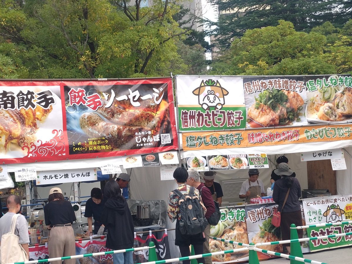 kami35798's tweet photo. 4件目
湘南餃子

5件目
信州わさビーフ餃子

 #全国餃子祭りin仙台 https://t.co/rv1rHrGnTj
