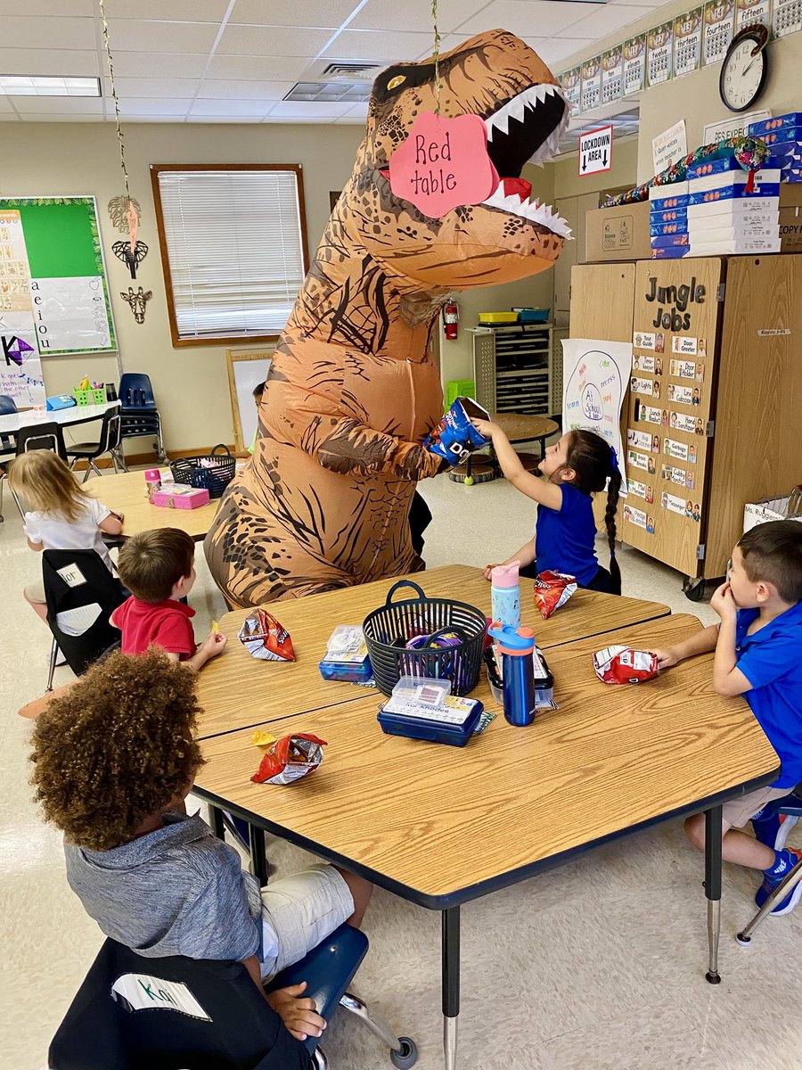 Ms_Ruggiero1's tweet photo. What a special treat we had today! We recorded the TOP minutes read in the whole school during our read-a-thon. We were surprised with a Doritos party &amp; it included a very special Dino friend!🤗 We had a blast !! ❤️ @PoincianaCCPS @AJMicieli @collierschools https://t.co/BuvWuDfMEk