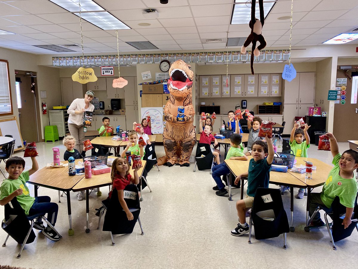 Ms_Ruggiero1's tweet photo. What a special treat we had today! We recorded the TOP minutes read in the whole school during our read-a-thon. We were surprised with a Doritos party &amp; it included a very special Dino friend!🤗 We had a blast !! ❤️ @PoincianaCCPS @AJMicieli @collierschools https://t.co/BuvWuDfMEk