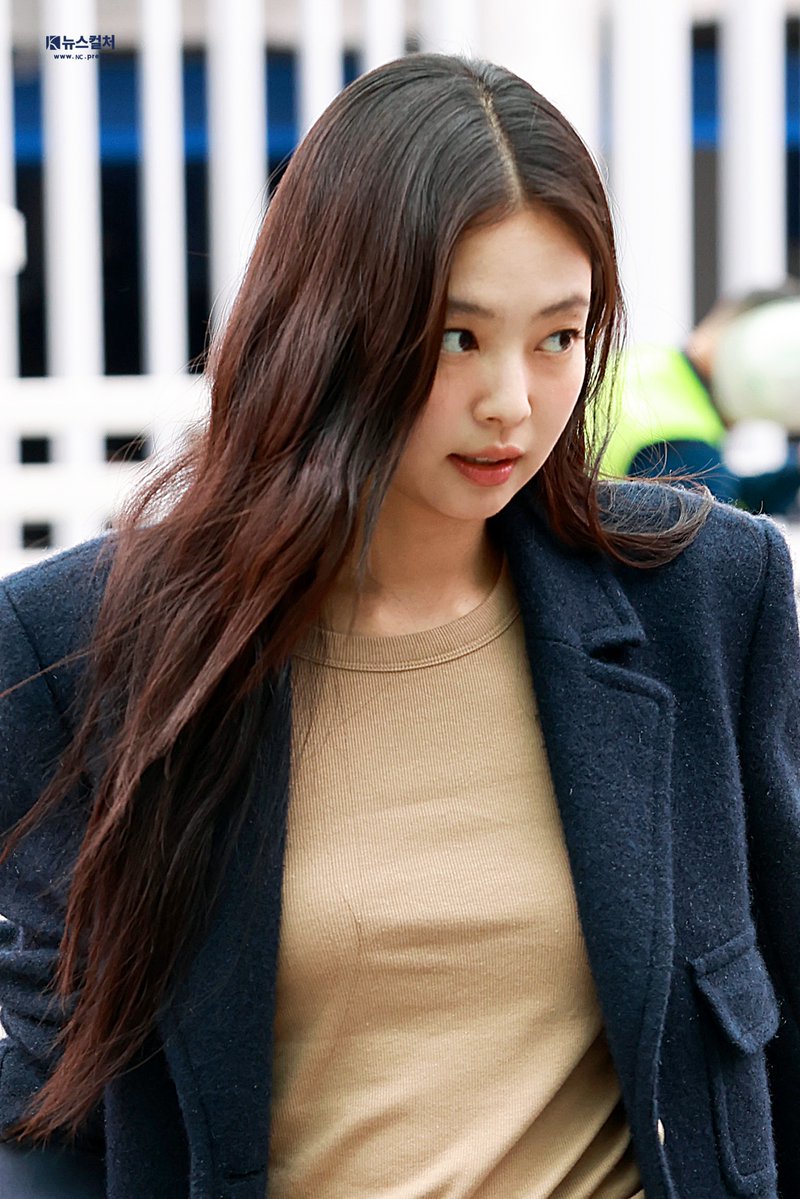 newsculture1's tweet image. 251004 블랙핑크 제니 출국

분위기 여신🫶

🔗cms.nc.press/news/articleVi…

#블랙핑크 #BLACKPINK
#제니 #JENNIE @jennierubyjane
#뉴스컬처