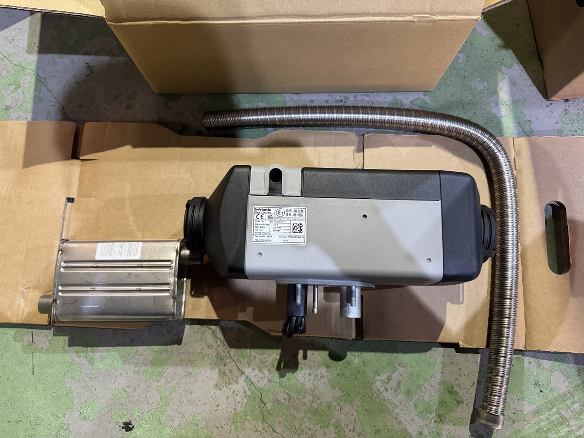 uivehicle's tweet image. FFヒーターの季節になってきたって事で取付していきます！

#FFヒーター 
#webasto 
#車中泊
#停車中も暖かい
#ユーアイ
#ユーアイビークル