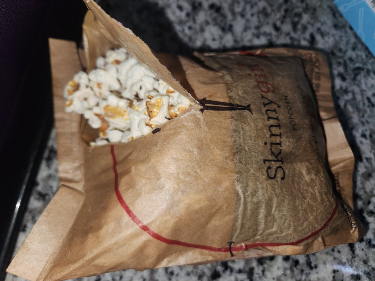 LibraTwin2's tweet photo. @Bethenny I love your popcorn, but I think I got a bad batch. It always pops correctly any other time. :-/ @SkinnygirlBrand @OrvillePopcorn https://t.co/rVuCDzjxjC
