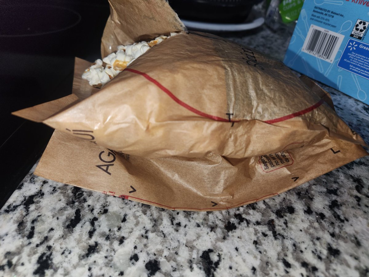 LibraTwin2's tweet photo. @Bethenny I love your popcorn, but I think I got a bad batch. It always pops correctly any other time. :-/ @SkinnygirlBrand @OrvillePopcorn https://t.co/rVuCDzjxjC